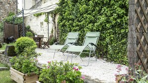 Terrace/patio - La Lucarne - Gîtes des Pailhas (MONTAIGUT-LE-BLANC)