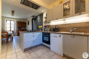 Kühlschrank, Mikrowelle, Ofen, Geschirrspüler