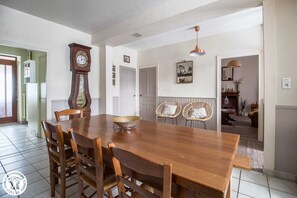 Dining - 63g1348 - Saint-julien-puy-laveze (SAINT-JULIEN-PUY-LAVEZE)