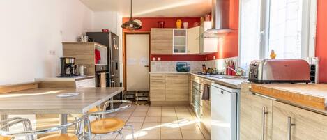 冷蔵庫、電子レンジ、オーブン、食器洗い機