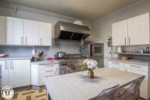 Frigorifero, microonde, forno, lavastoviglie