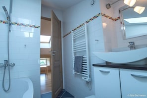 Bathtub