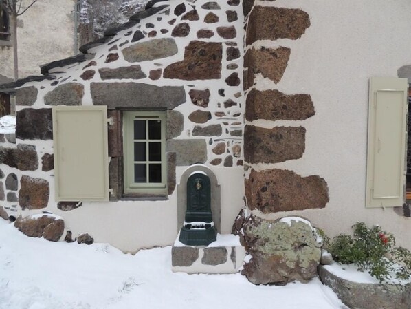 Exterior detail - La Salamandre - Saint-victor-la-riviere (SAINT-VICTOR-LA-RIVIERE)