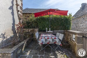 Outdoor dining - La Salamandre - Saint-victor-la-riviere (SAINT-VICTOR-LA-RIVIERE)