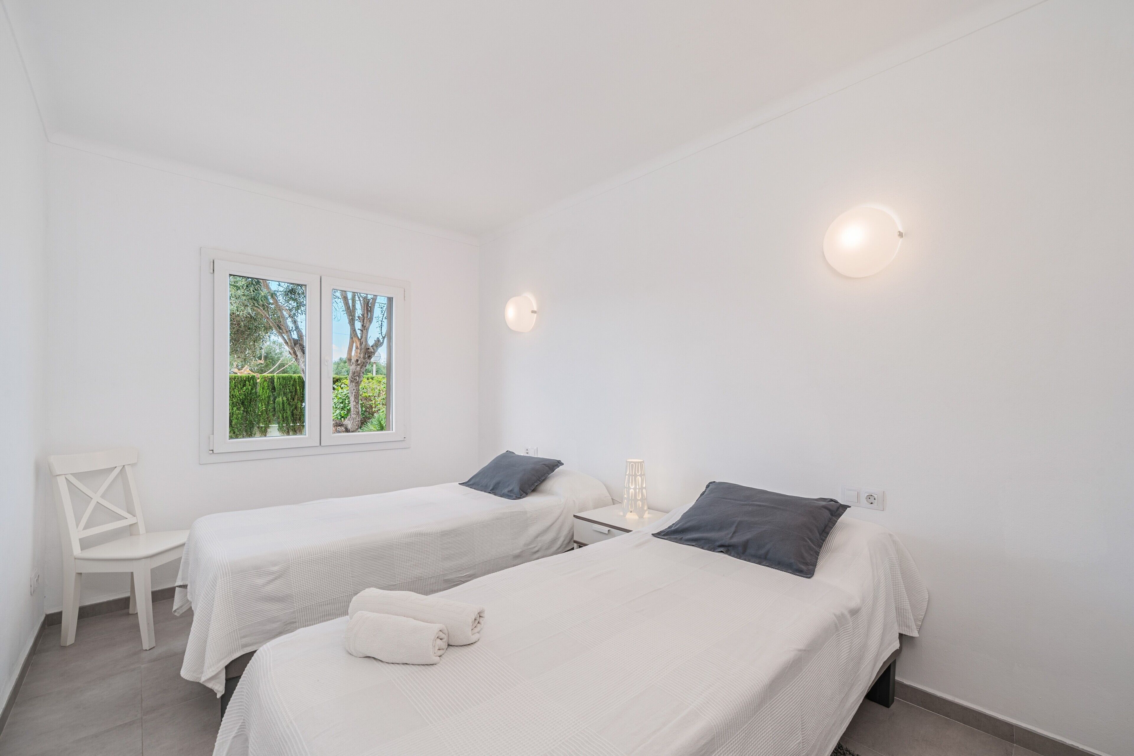 4 室のベッドルーム、アイロン / アイロン台、WiFi (無料)、ベッドシーツ