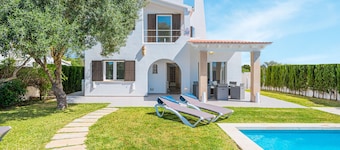 Villa 'Es Raco Sa Rapita' met zeezicht, privézwembad en wifi