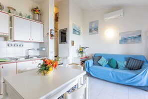 Interior - Holiday Home "Villetta Duplex Breathtaking View" with Sea View, 2 Private Terraces and Wi-Fi (Costa Paradiso)