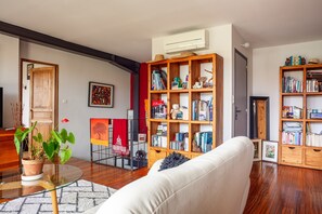 Fernseher, DVD-Player, Stereoanlage