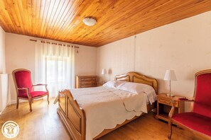 2 室のベッドルーム、WiFi (無料)