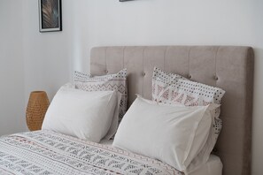 3 bedrooms, free WiFi, bed sheets - Free Parking – Chic and Cozy in Villeurbanne – All Inclusive (villeurbanne)