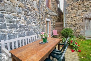 Outdoor dining - Les Canaillous - Charbonnieres-les-varennes (CHARBONNIERES-LES-VARENNES)
