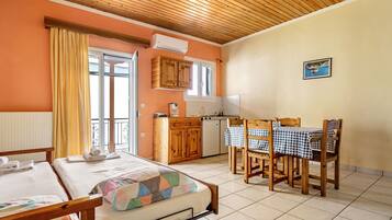 1 bedroom, free WiFi, bed sheets