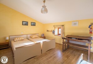 3 bedrooms, free WiFi - le Buisson - Echandelys (ECHANDELYS)