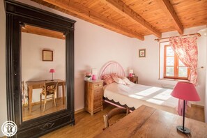 3 室のベッドルーム、WiFi (無料)