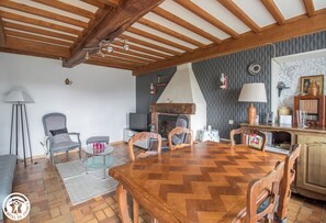 Televisie en een open haard