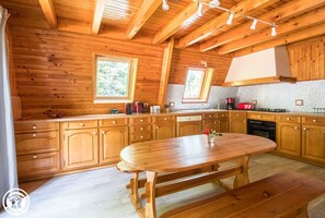 Fridge, microwave, oven, dishwasher - The Bouffevent refuge (AYDAT)