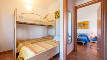 2 bedrooms, iron/ironing board, bed sheets