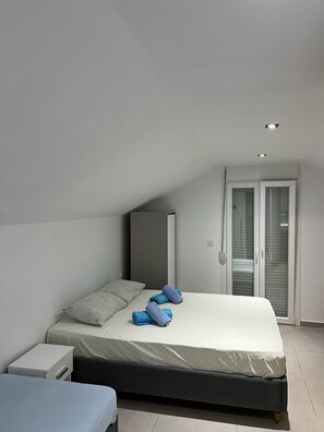 4 slaapkamers, een strijkplank/strijkijzer, gratis wifi, beddengoed