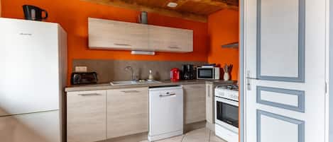 Kühlschrank, Mikrowelle, Ofen, Geschirrspüler