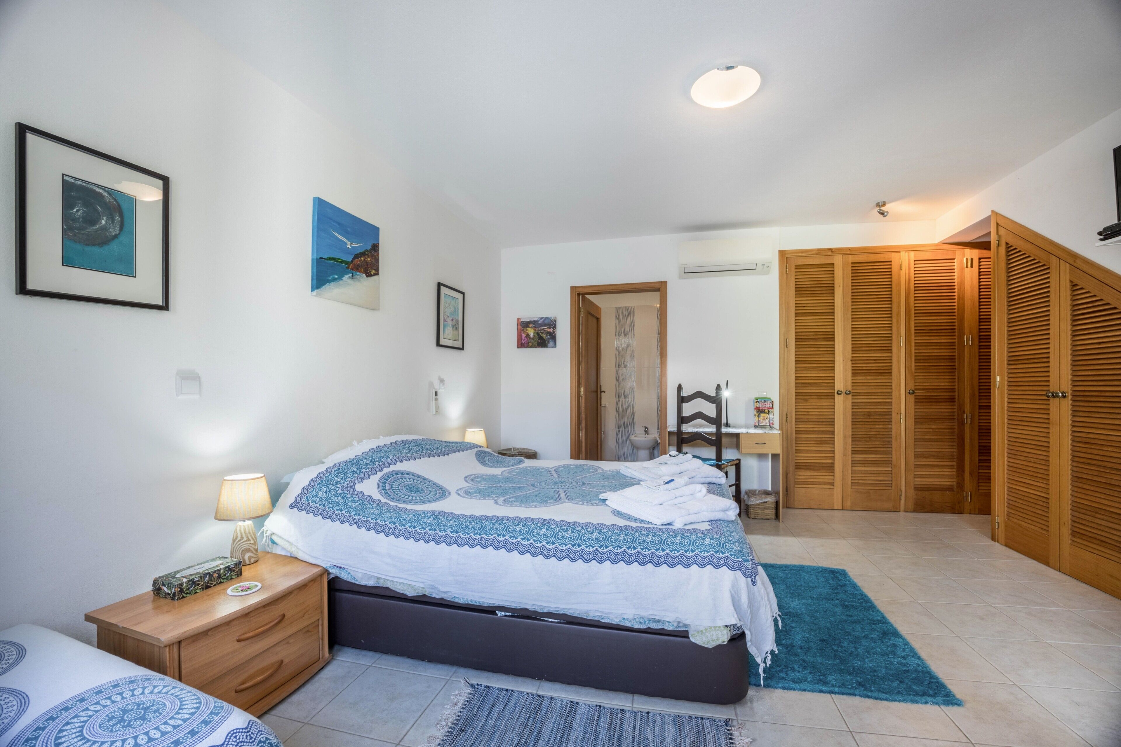 1 quarto, Wi-Fi de cortesia, roupa de cama