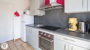Coffee/tea maker, fridge, microwave, oven