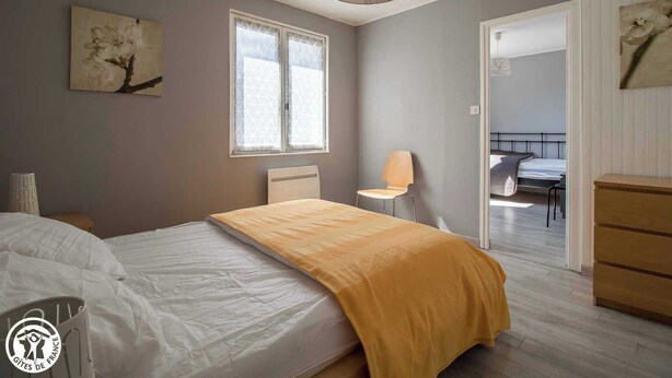 2 bedrooms
