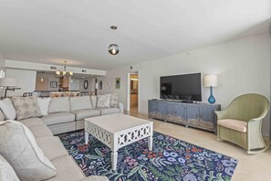 Living area - 2 bedroom,2 bath Gulf-front condo! (Destin)