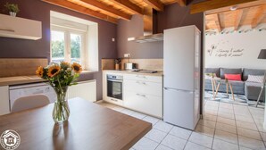 Coffee/tea maker, fridge, microwave, oven