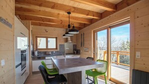 Coffee/tea maker, fridge, microwave, oven - Chalet Serveix - Besse ET Saint Anastaise (BESSE ET SAINT ANASTAISE)