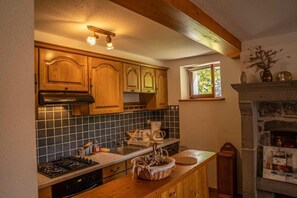 ثلاجة، ميكروويف، فرن، غسالة أطباق