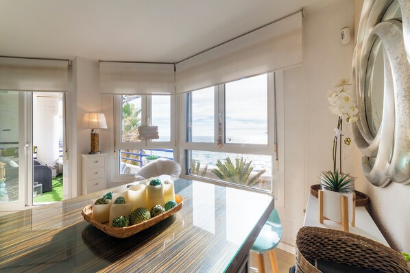 Interior - Apartment "Ocean Views, Paseo Marítimo" with Terrace and Wi-Fi (Almería)