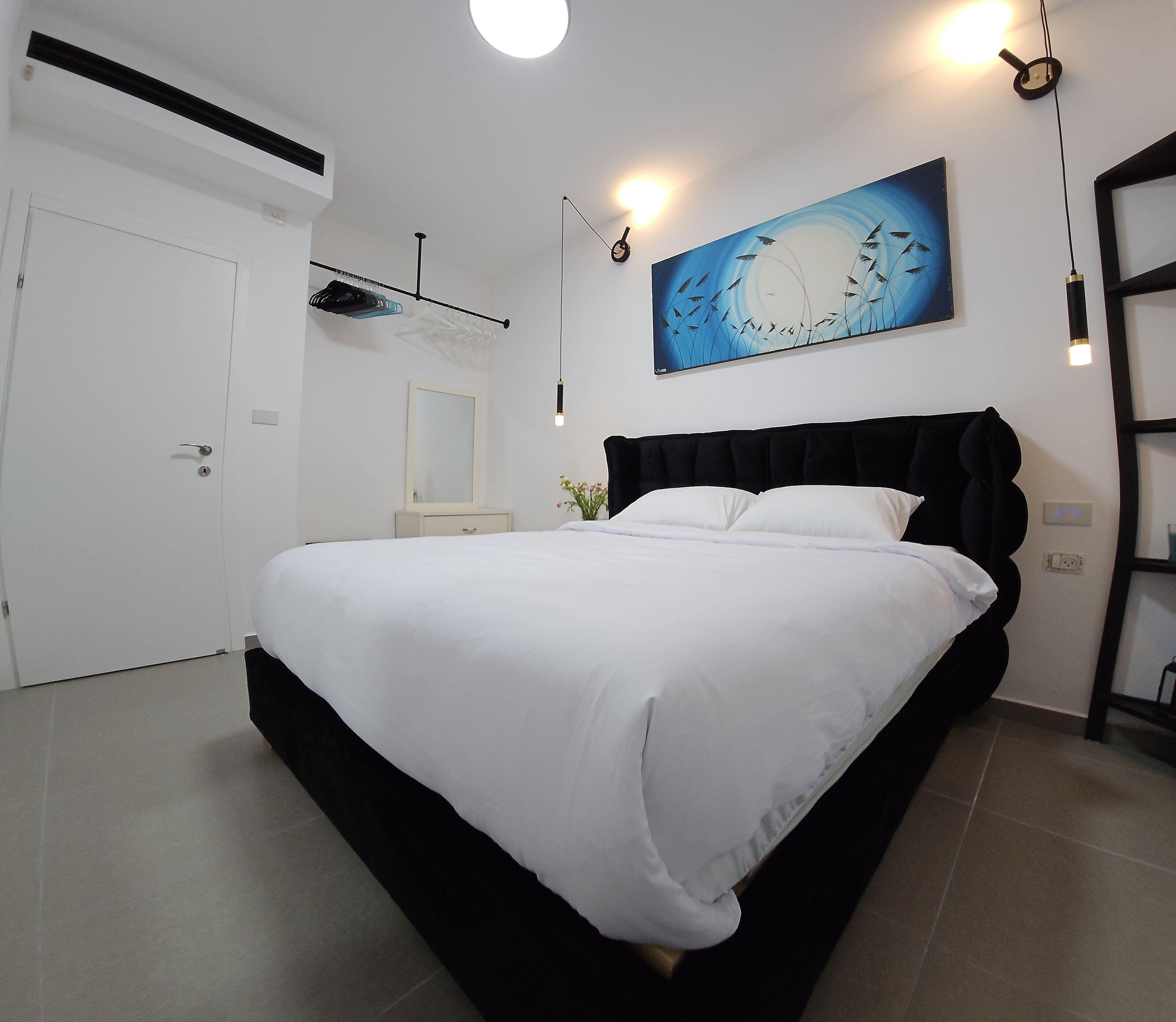 2 chambres, coffres-forts dans les chambres, bureau