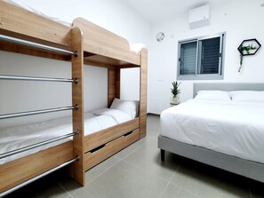 2 bedrooms, in-room safe, desk, iron/ironing board