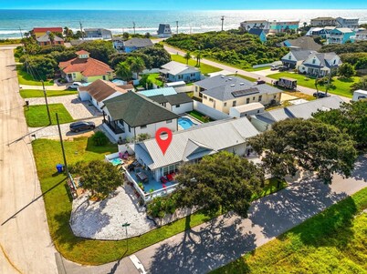 2 min walk to Beach, 2 King BR, Private Deck, Hot Tub, Grill & Fire Pit, Pets OK