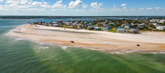 2 min walk to Beach, 2 King BR, Private Deck, Hot Tub, Grill & Fire Pit, Pets OK