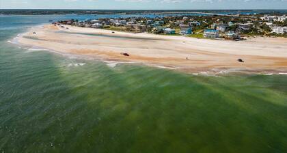 2 min walk to Beach, 2 King BR, Private Deck, Hot Tub, Grill & Fire Pit, Pets OK