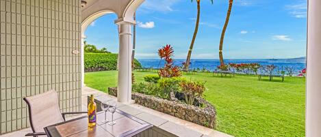 屋外ダイニングエリア