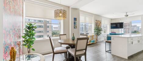 Appartement Confort, 2 chambres | Repas dans la chambre