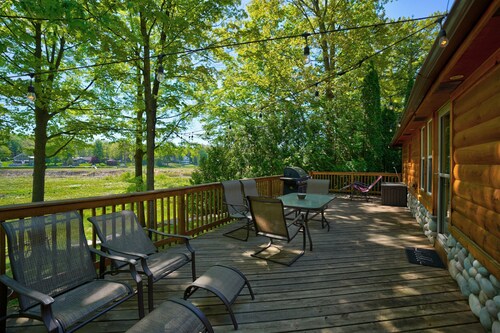 Relaxing Getaway with that UP North Feel!