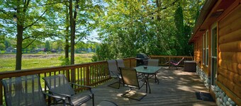 Relaxing Getaway with that UP North Feel!