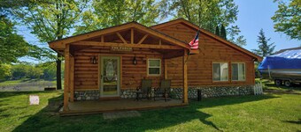Relaxing Getaway with that UP North Feel!