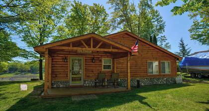 Relaxing Getaway with that UP North Feel!