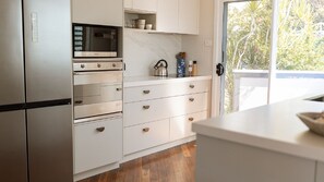 Coffee/tea maker, fridge, microwave, oven - The Mullet - With Water Views (Nambucca Heads)