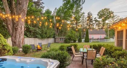 Cozy Cottage near Lake & Skiing, Hot Tub, fireplace & Fire-pit, Pets Allowed