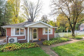 Exterior - Cozy Cottage near Lake & Skiing, Hot Tub, fireplace & Fire-pit, Pets Allowed (Walloon Lake)