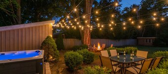 Cozy Cottage near Lake & Skiing, Hot Tub, fireplace & Fire-pit, Pets Allowed