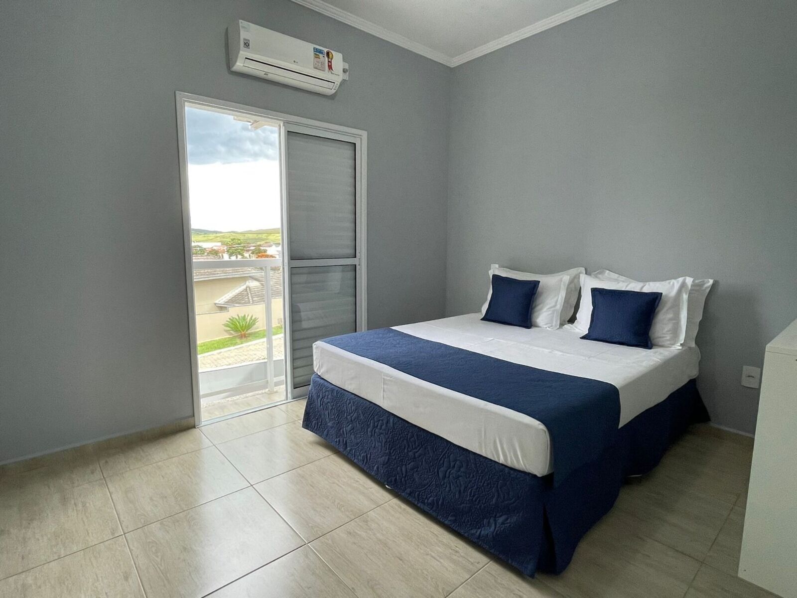 Desk, laptop workspace, free WiFi, bed sheets
