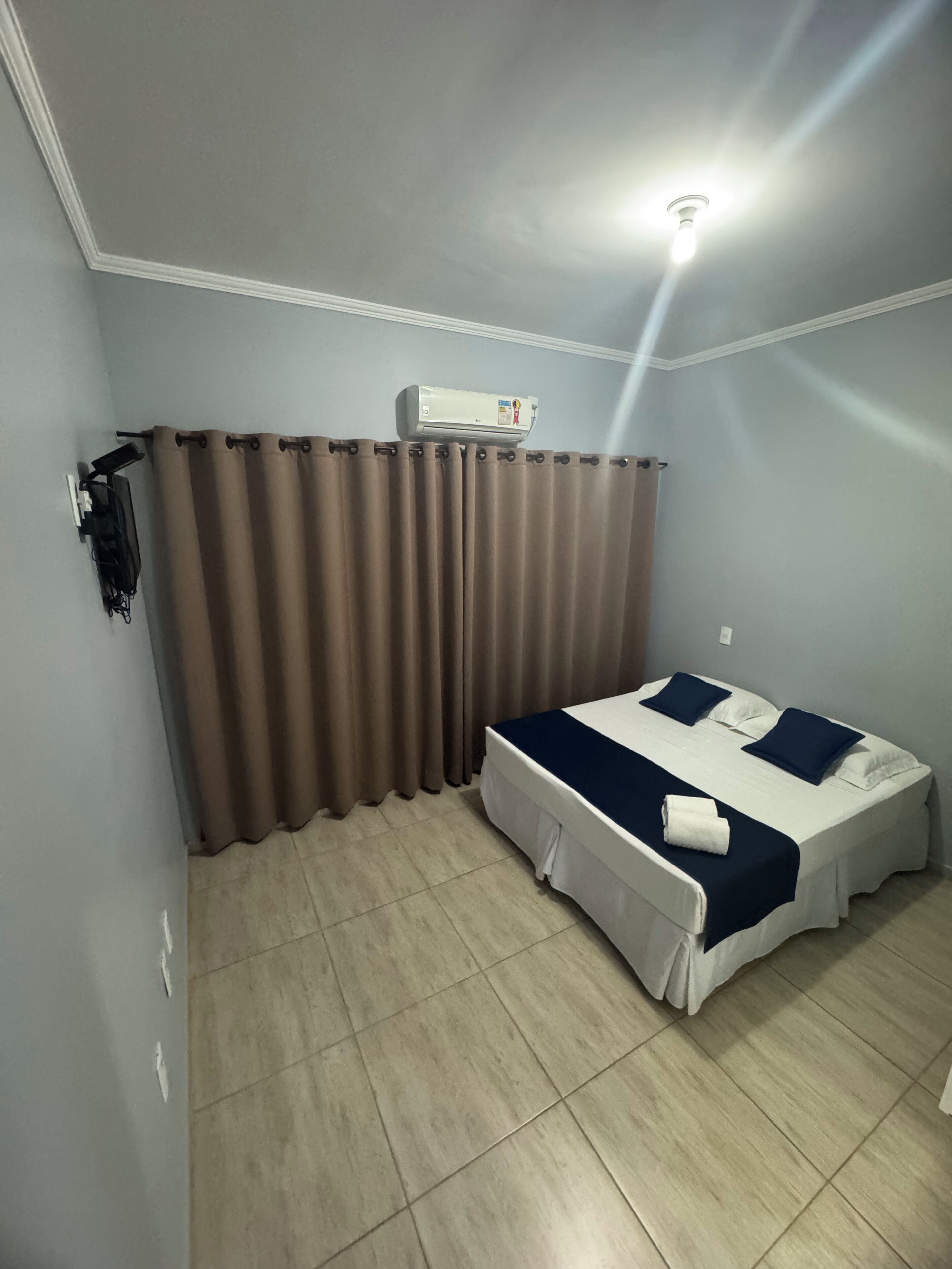 Schreibtisch, laptopgeeigneter Arbeitsplatz, kostenloses WLAN