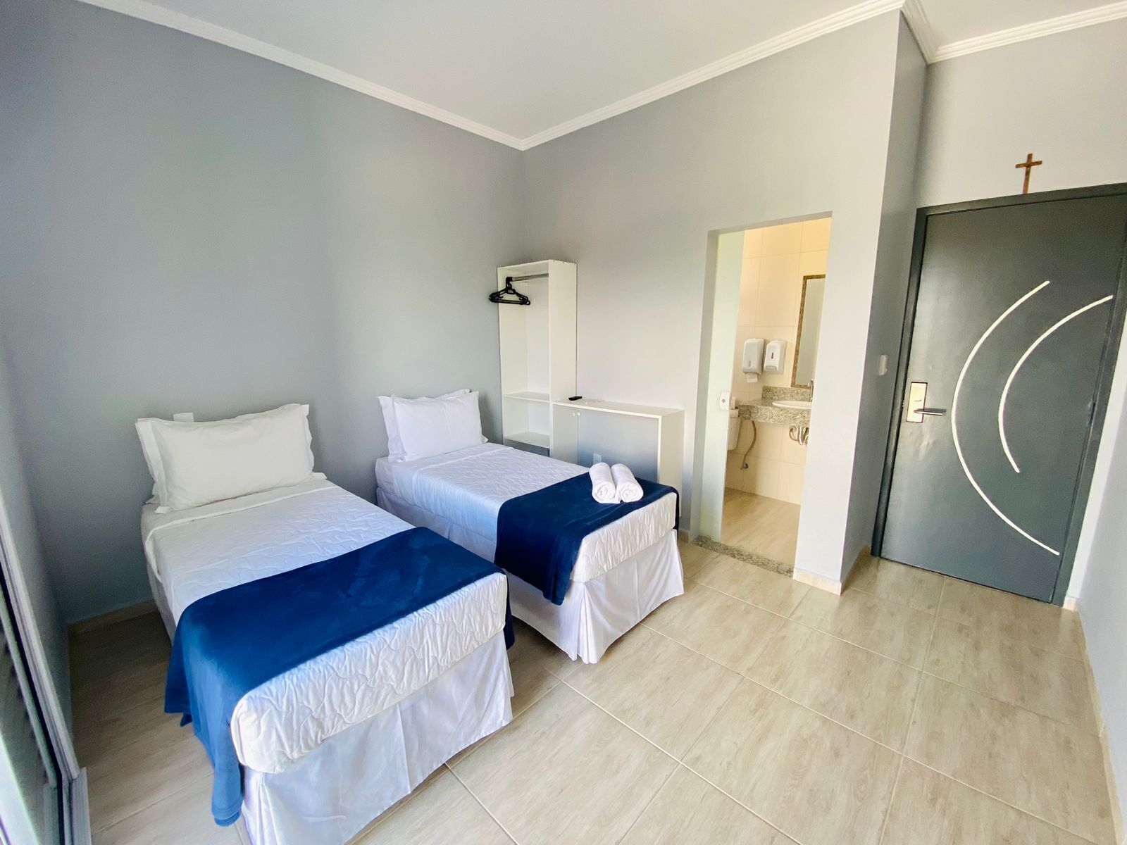 Desk, laptop workspace, free WiFi, bed sheets