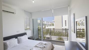 3 chambres, coffres-forts dans les chambres, fer et planche Ă repasser